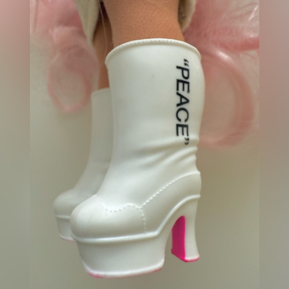 Na! Na! Na! Surprise - Picture 6 of 10